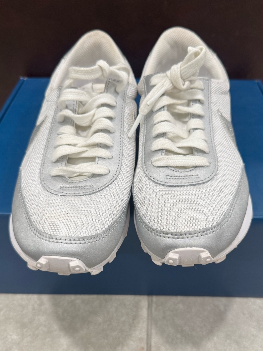 Size 7.5-Nike Women's Daybreak Metallic Silver DH4263-100 - Picture 3 of 7